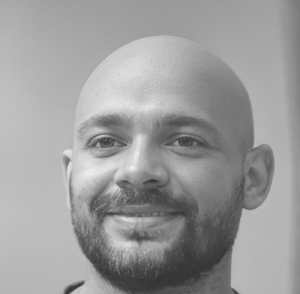 Retrato profesional de Patricio Herrera, consultor en normativa financiera